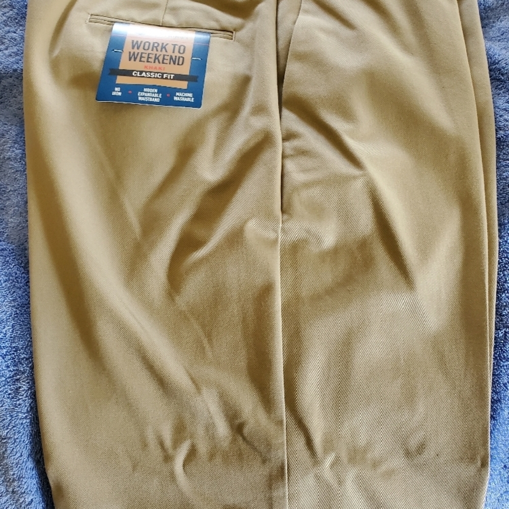 Haggar Khaki Classic Fit Pants 38 x 31
